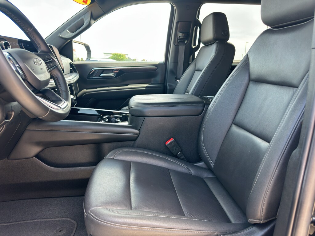 2025 Chevrolet Suburban Z71 - Photo 15