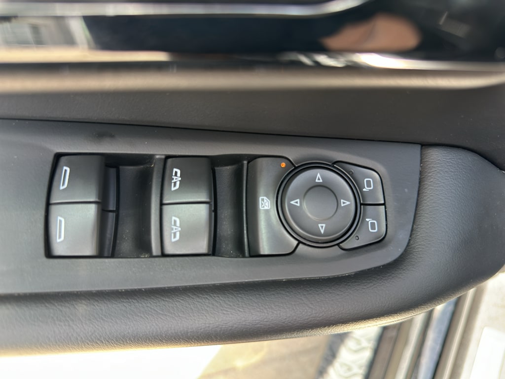 2025 Chevrolet Suburban Z71 - Photo 16