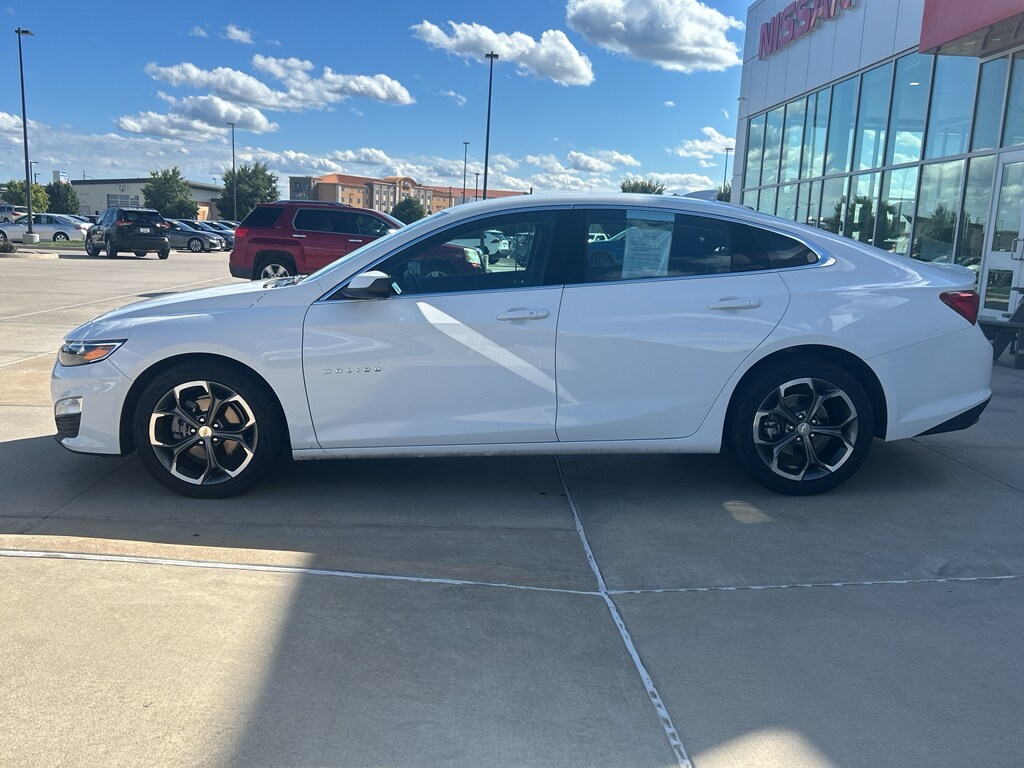 2024 Chevrolet Malibu 1LT photo 3