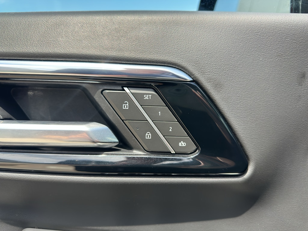 2025 Chevrolet Suburban Z71 - Photo 17