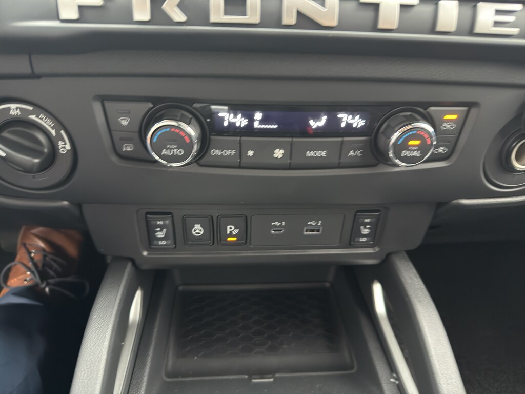 2025 Nissan Frontier SV - Photo 18