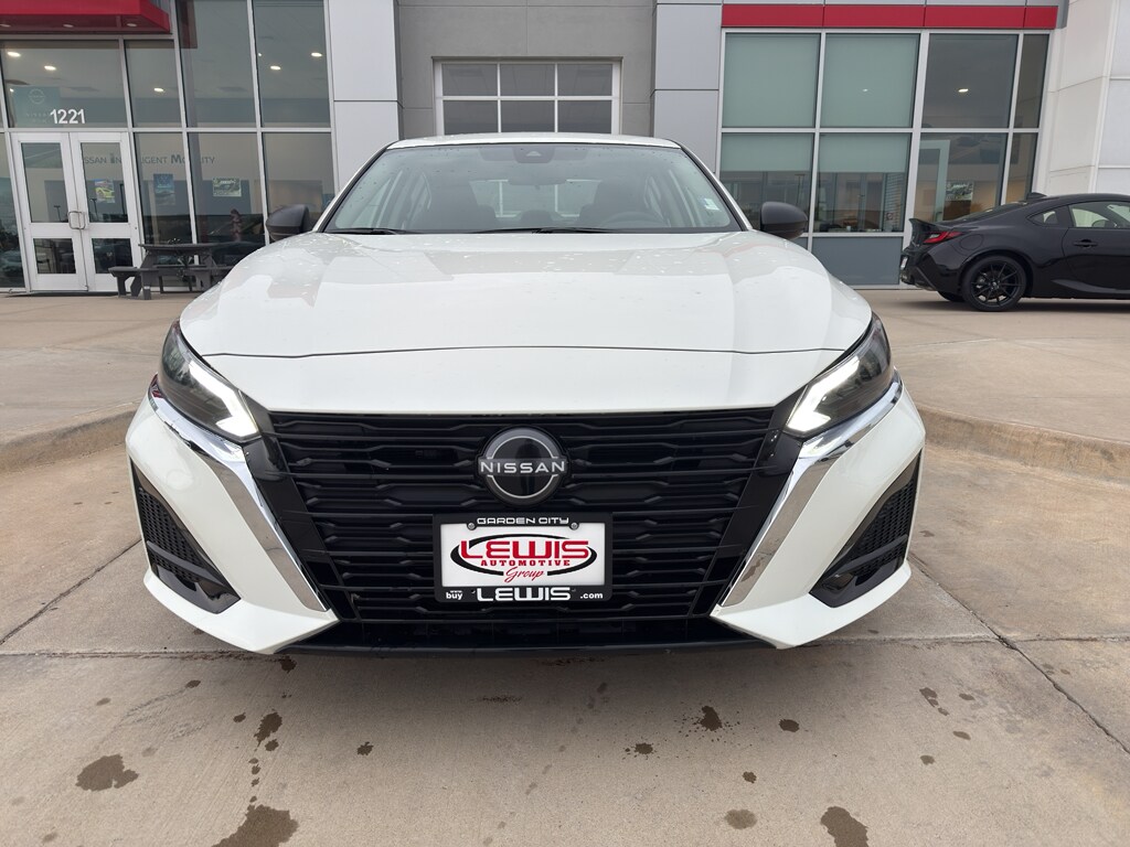 2025 Nissan Altima SV photo 2