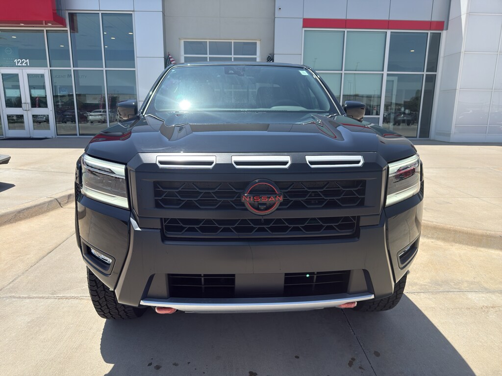 2025 Nissan Frontier PRO-4X photo 2