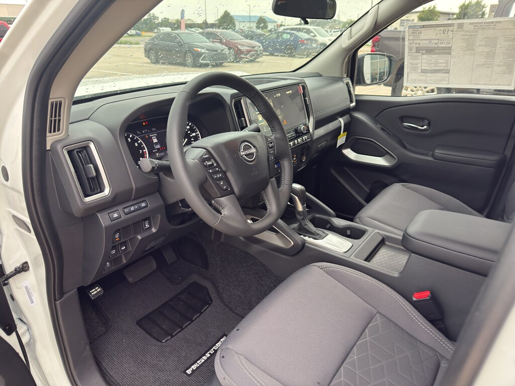 2025 Nissan Frontier SV - Photo 12