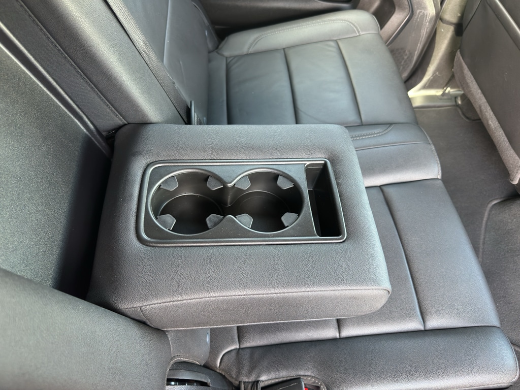 2025 Chevrolet Suburban Z71 - Photo 8