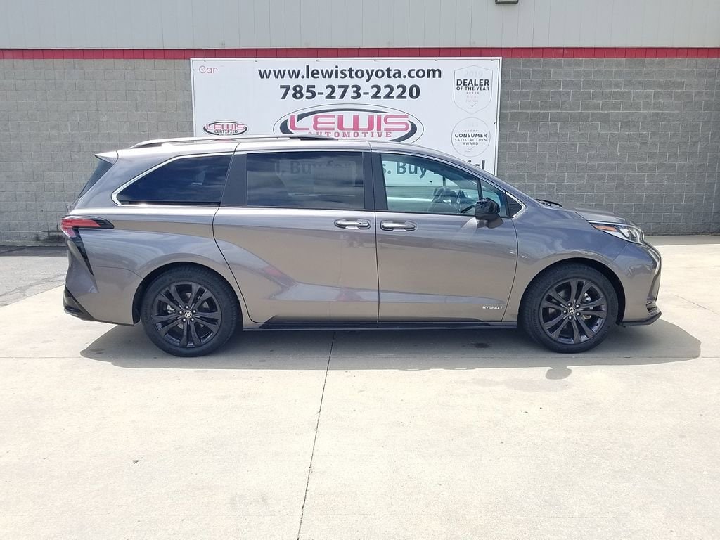 Used 2021 Toyota Sienna XSE with VIN 5TDDRKEC5MS068738 for sale in Kansas City