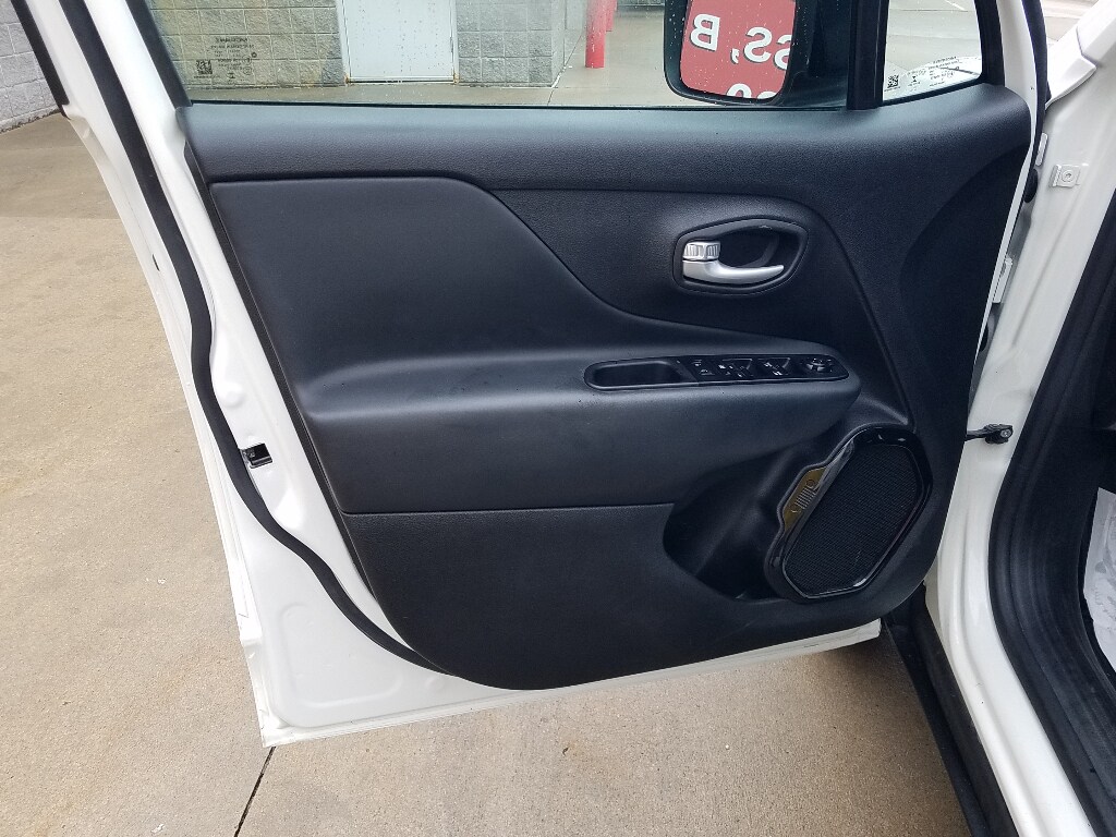 Used 2023 Jeep Renegade Altitude with VIN ZACNJDE11PPP29475 for sale in Kansas City