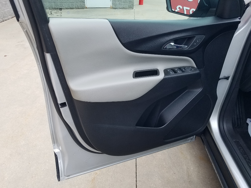 Used 2022 Chevrolet Equinox LS with VIN 3GNAXHEVXNS171378 for sale in Kansas City