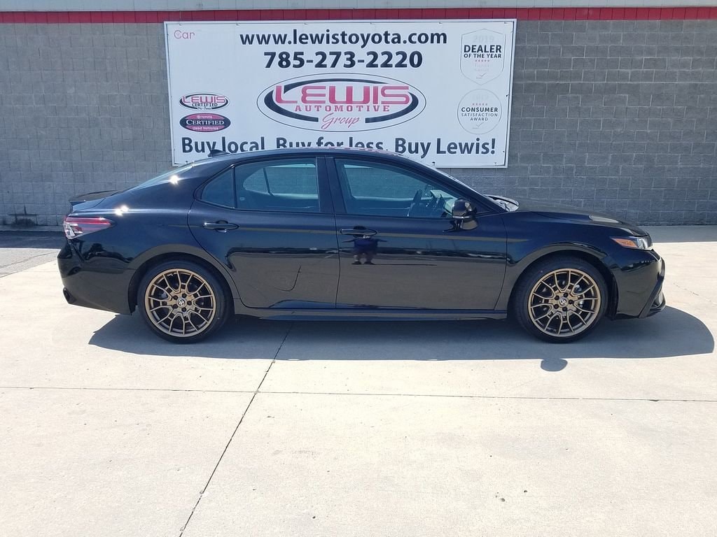 Used 2024 Toyota Camry SE Nightshade with VIN 4T1T11AK1RU250462 for sale in Kansas City