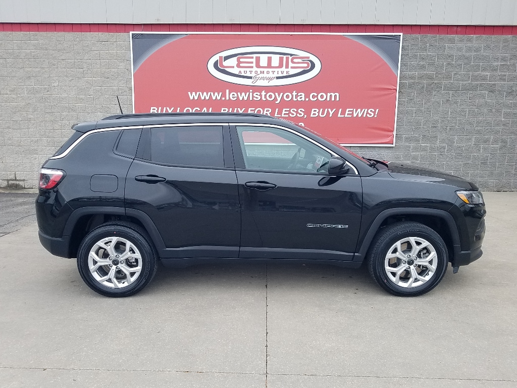 Used 2025 Jeep Compass Latitude with VIN 3C4NJDBN4ST551329 for sale in Kansas City