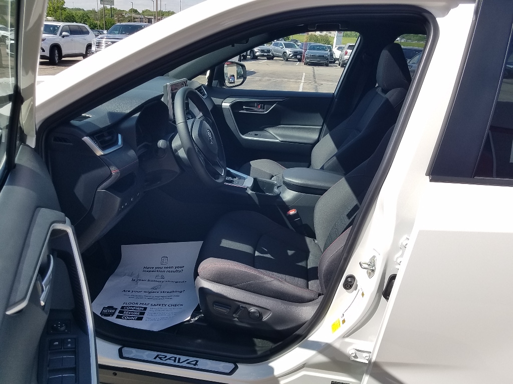Used 2025 Toyota RAV4 SE with VIN JTMAB3FV2SD277408 for sale in Kansas City