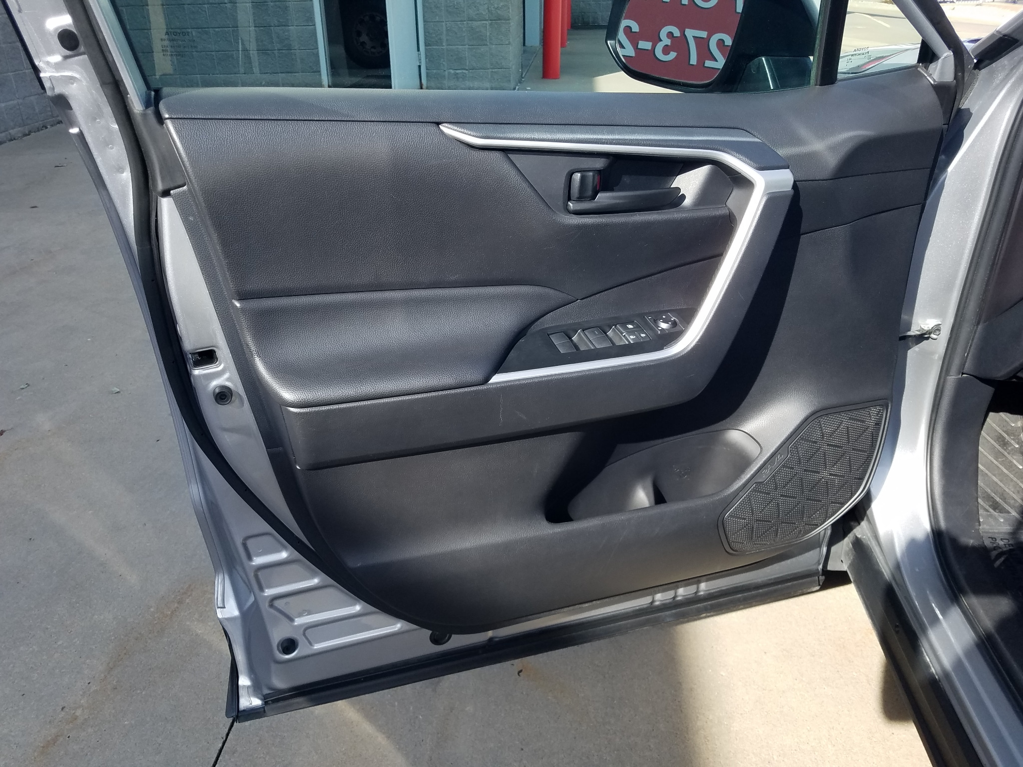 Used 2025 Toyota RAV4 LE with VIN 2T3F1RFV8SC526973 for sale in Kansas City