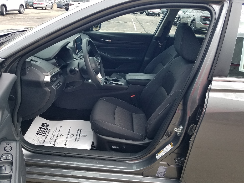 Used 2025 Nissan Altima SV with VIN 1N4BL4DV9SN341485 for sale in Kansas City