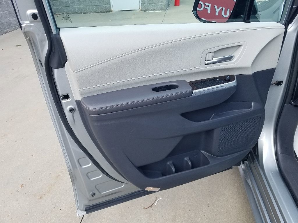 Used 2023 Toyota Sienna XLE 8 Passenger Van Passenger Van