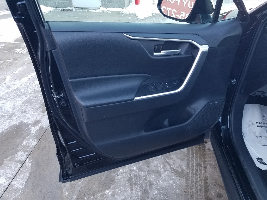 Certified 2025 Toyota RAV4 XLE with VIN 2T3W1RFV4SW368906 for sale in Kansas City