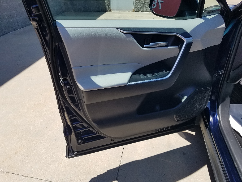 Used 2025 Toyota RAV4 XLE with VIN 2T3W1RFV2SW420324 for sale in Kansas City
