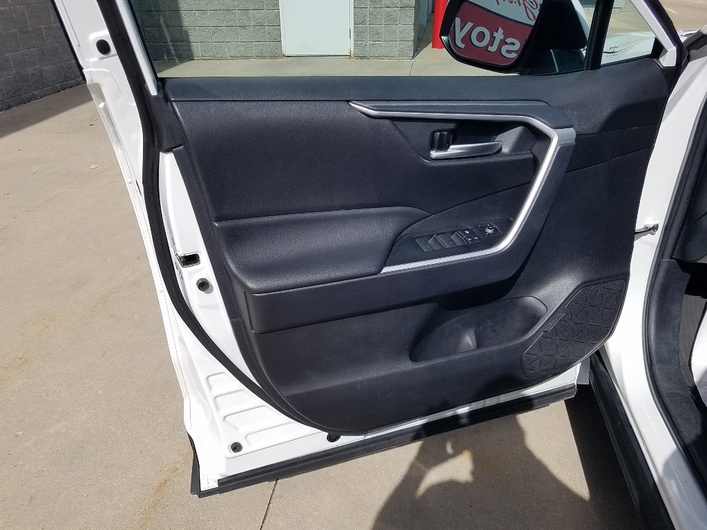 Used 2025 Toyota RAV4 XLE with VIN 2T3RWRFV2SW263697 for sale in Kansas City