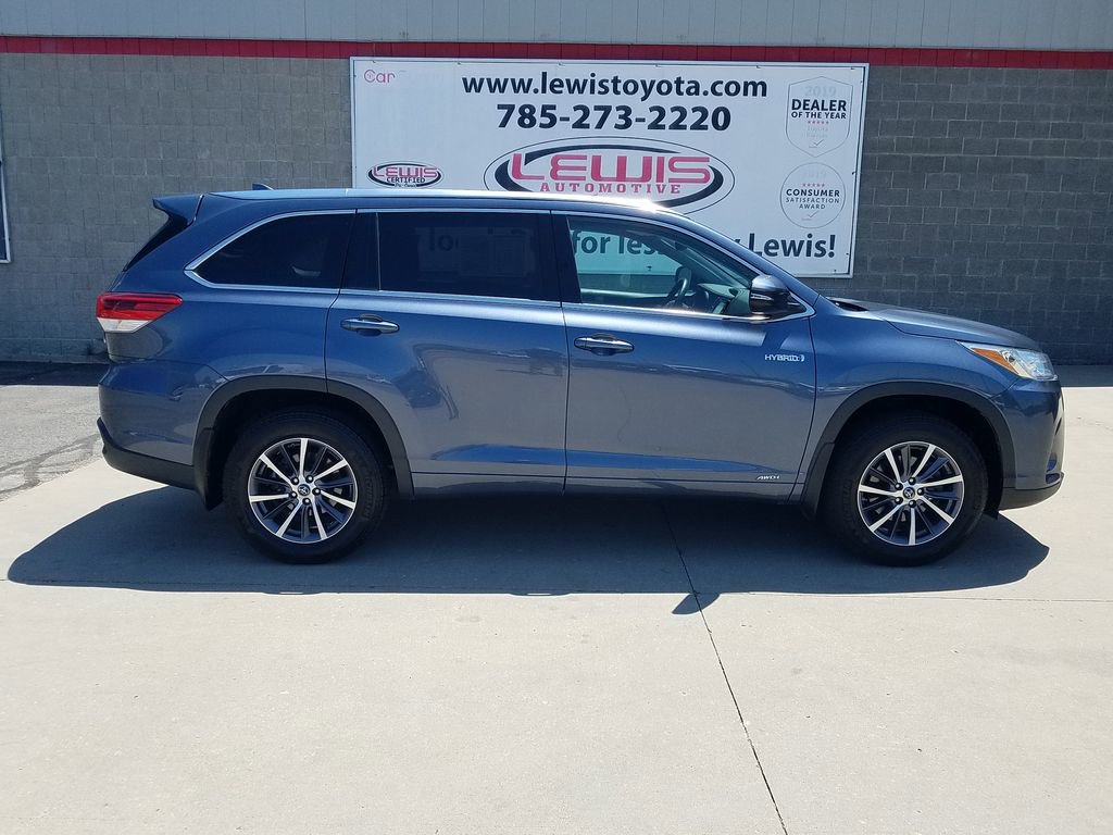 Used 2018 Toyota Highlander XLE with VIN 5TDJGRFH5JS038470 for sale in Kansas City