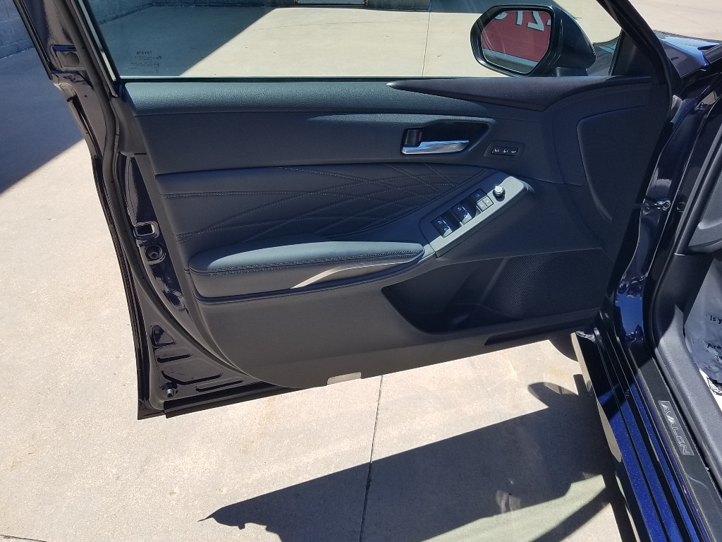 Used 2021 Toyota Avalon Limited with VIN 4T1DA1AB2MU002234 for sale in Kansas City