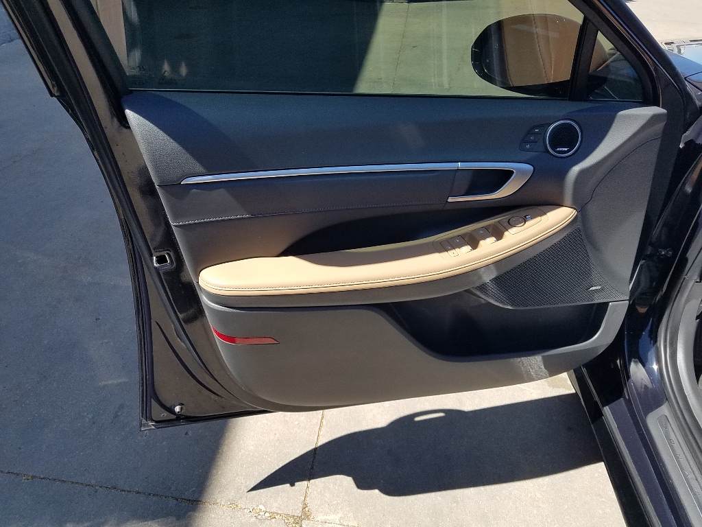 Used 2025 Hyundai Sonata Hybrid Limited with VIN KMHL54JJ7SA114504 for sale in Kansas City