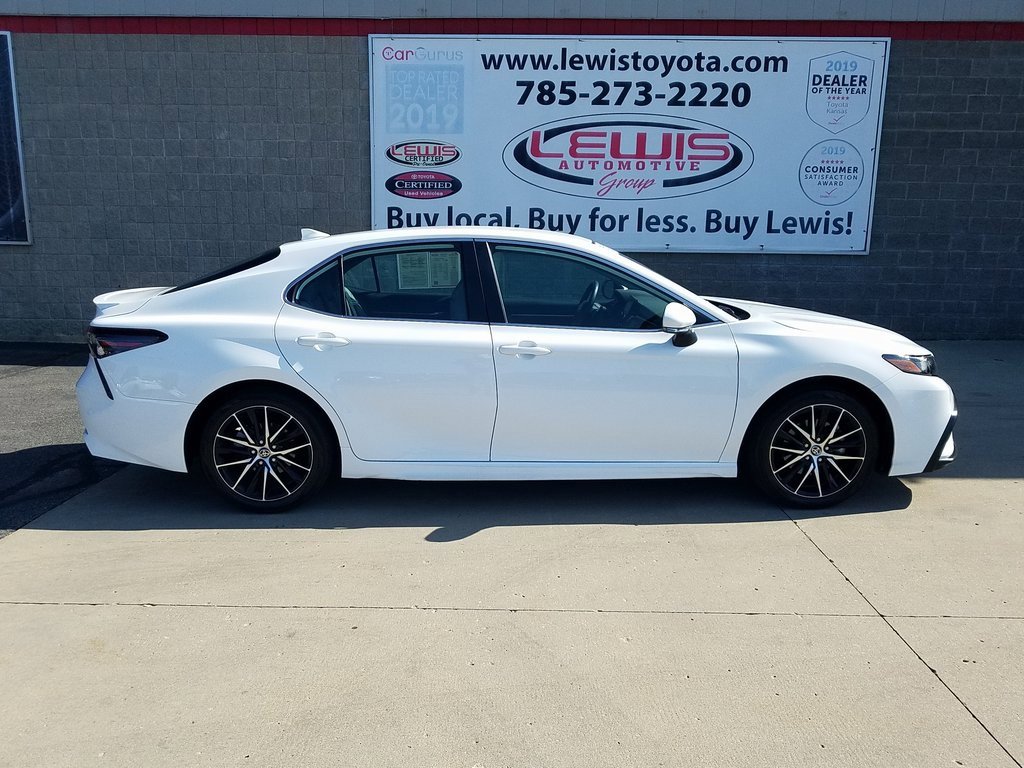 Used 2024 Toyota Camry SE with VIN 4T1T11AKXRU842247 for sale in Kansas City