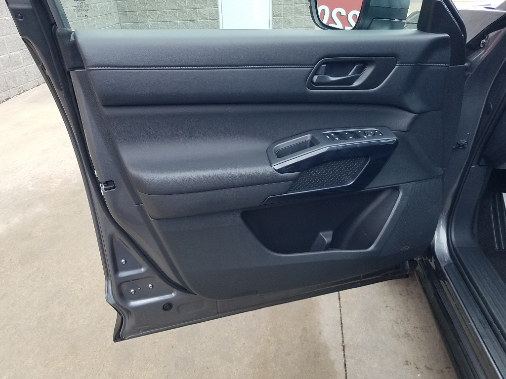 Used 2025 Nissan Pathfinder SV with VIN 5N1DR3BC7SC242524 for sale in Kansas City