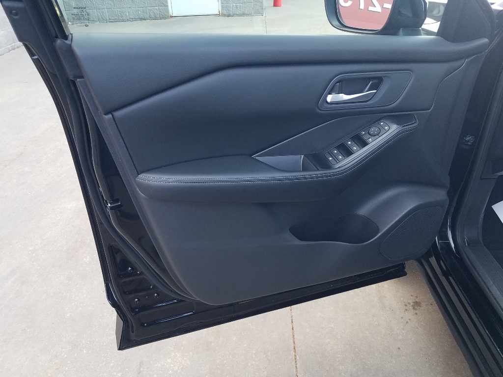 Used 2025 Nissan Rogue SV with VIN 5N1BT3BB6SC795875 for sale in Kansas City