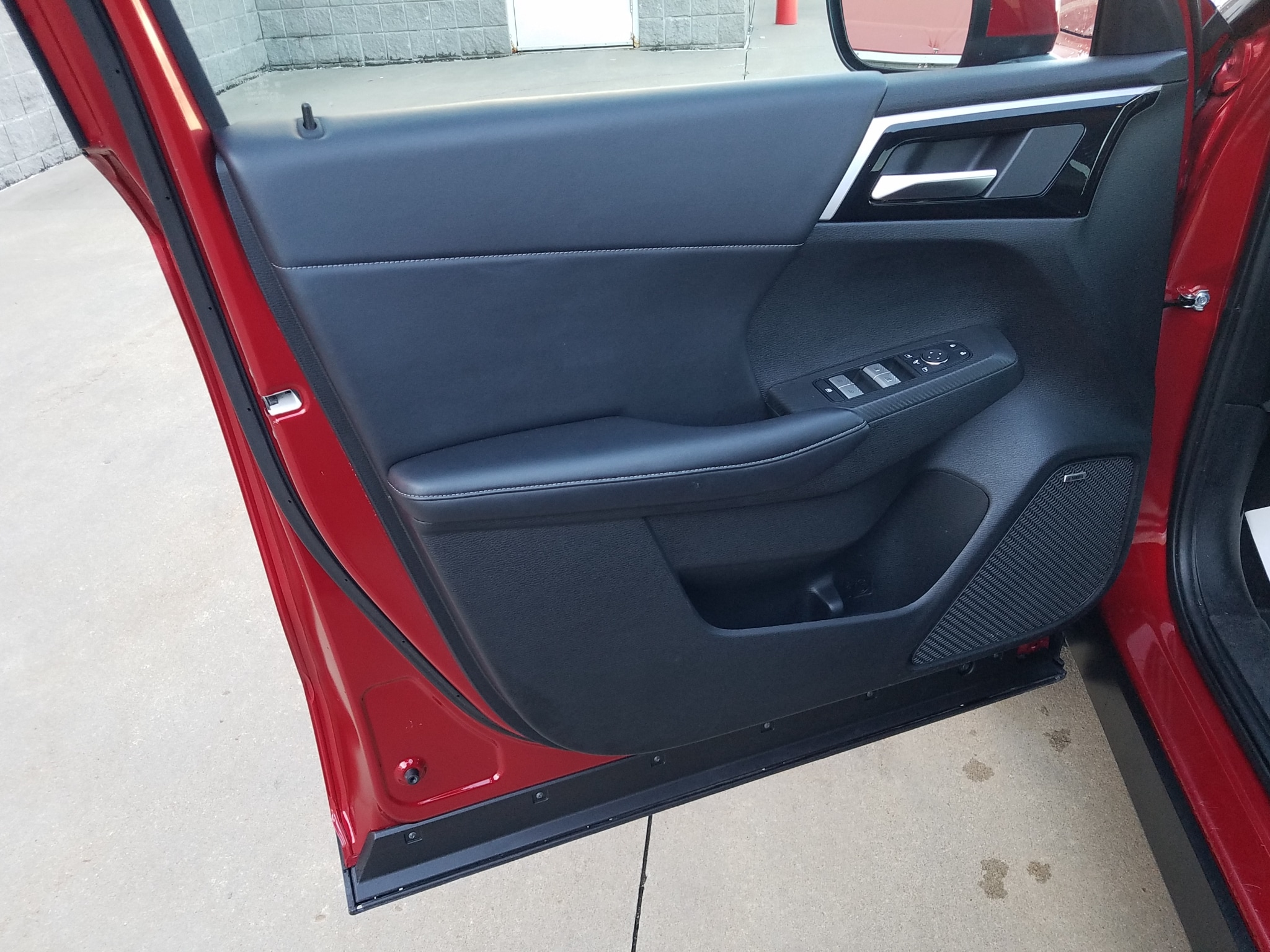 Used 2025 Mitsubishi Outlander SE with VIN JA4J4VA86SZ017114 for sale in Kansas City