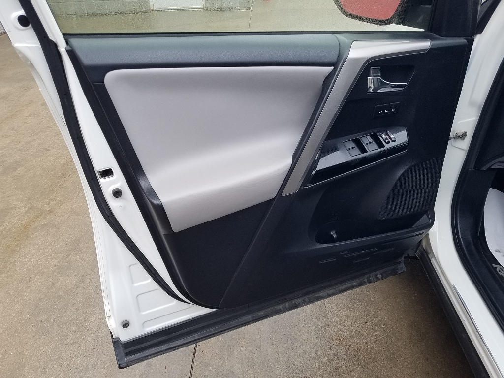 Used 2018 Toyota RAV4 Limited with VIN JTMDFREV0JJ234045 for sale in Kansas City