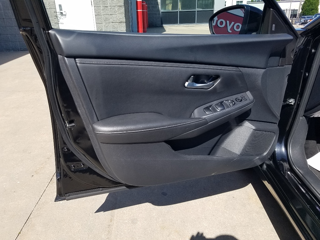 Used 2025 Nissan Sentra SV with VIN 3N1AB8CV4SY306828 for sale in Kansas City