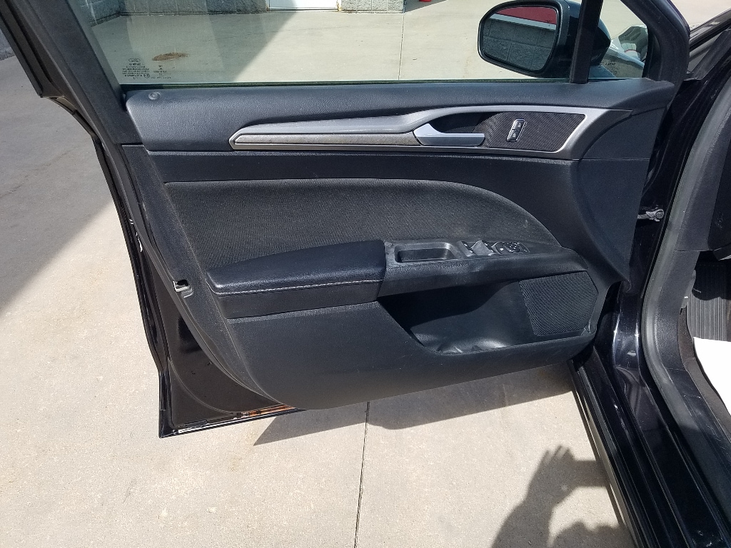 Used 2019 Ford Fusion SE with VIN 3FA6P0HDXKR172607 for sale in Kansas City
