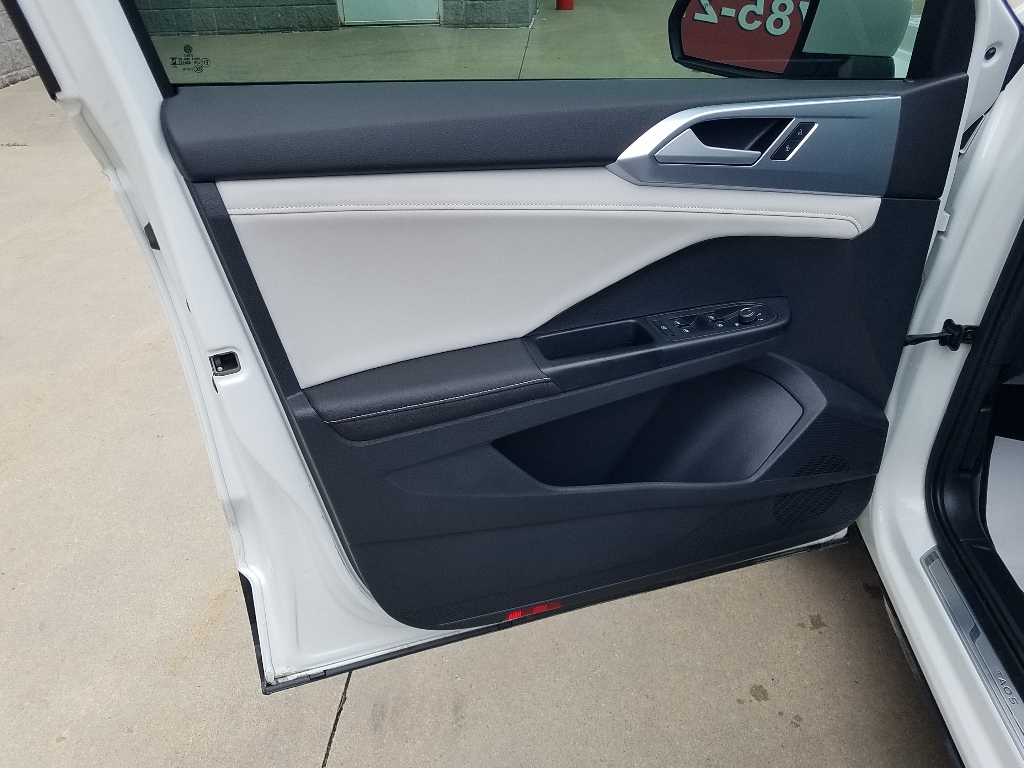 Used 2025 Volkswagen Taos SE with VIN 3VVEC7B25SM013591 for sale in Kansas City