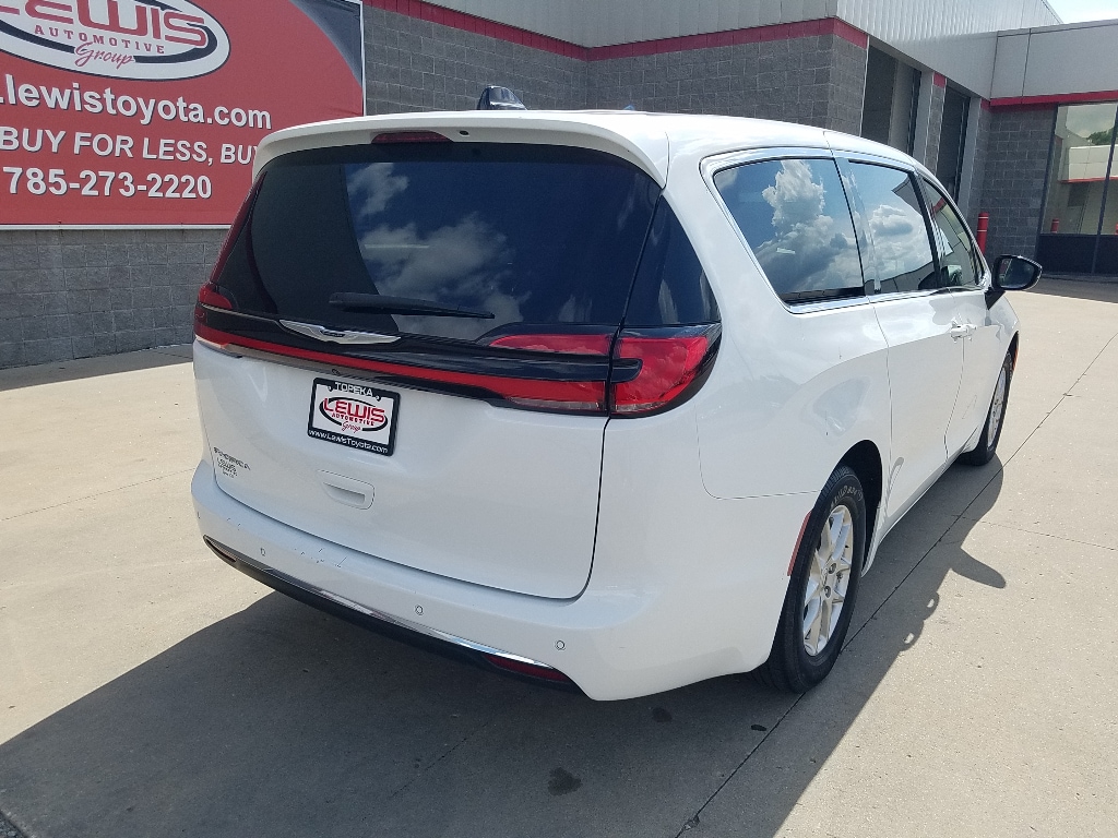 2024 Chrysler Pacifica Touring L - Photo 16
