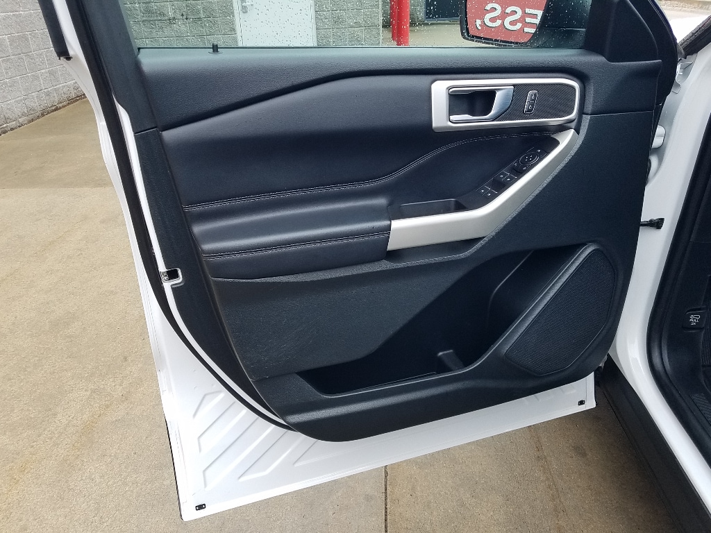Used 2021 Ford Explorer XLT with VIN 1FMSK8DH0MGB32170 for sale in Kansas City