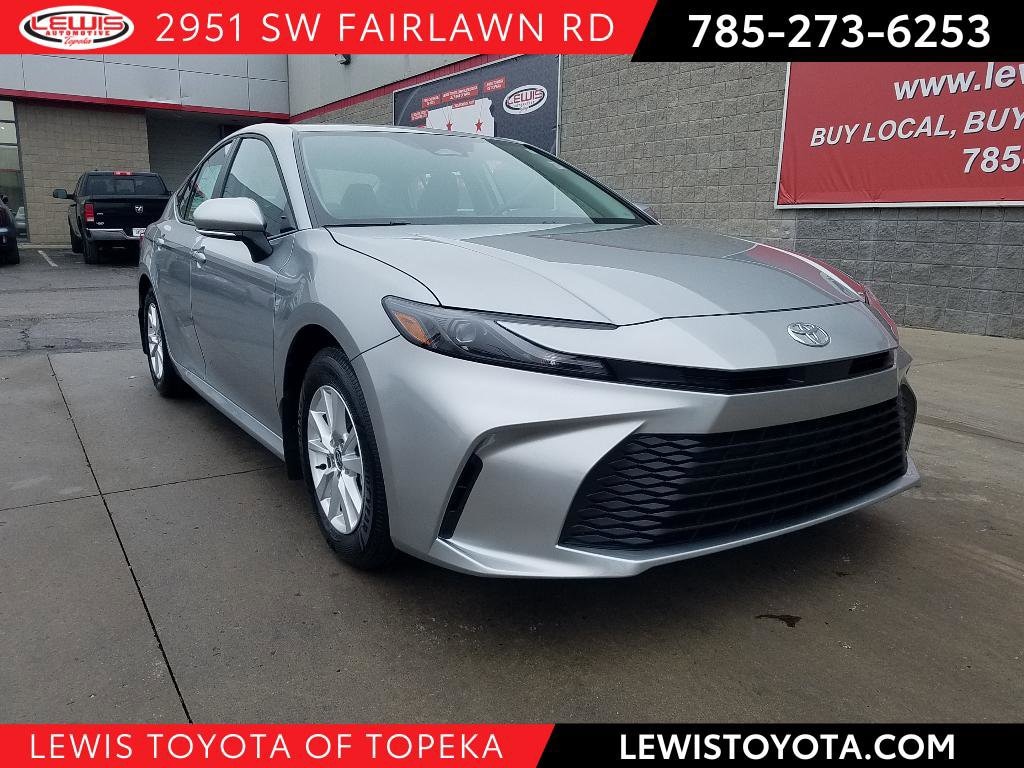 2026 Toyota Camry LE's photo