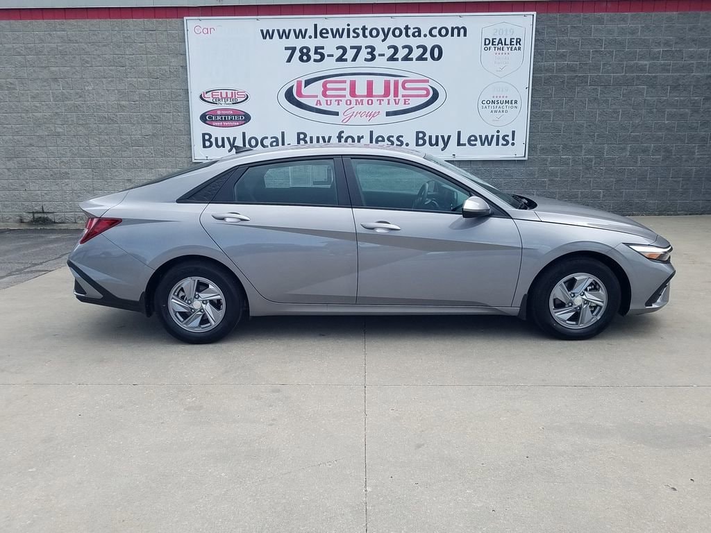 Used 2024 Hyundai Elantra SE with VIN KMHLL4DG7RU820404 for sale in Kansas City