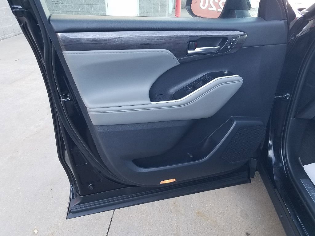 Certified 2022 Toyota Highlander Limited with VIN 5TDYZRAH1NS095433 for sale in Kansas City