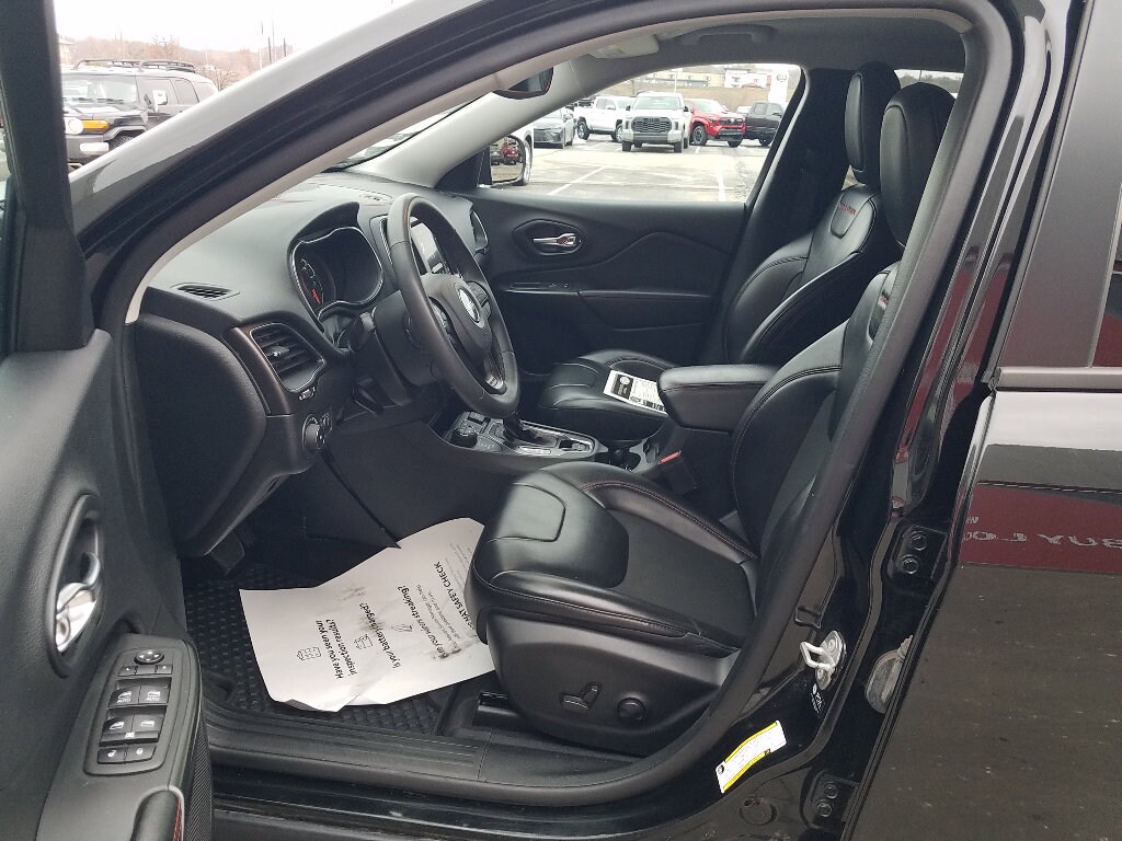 Used 2022 Jeep Cherokee Trailhawk SUV