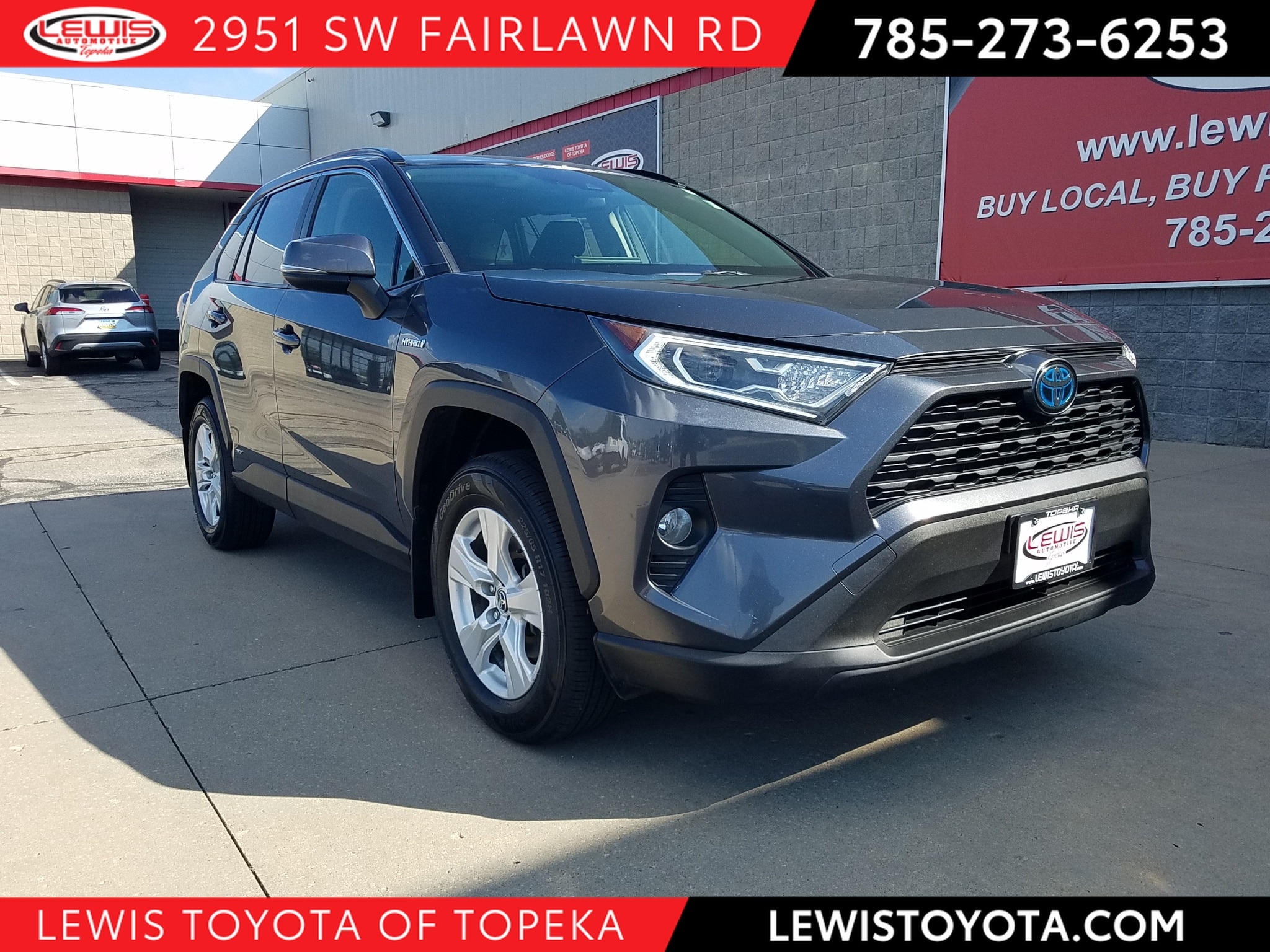 Used 2019 Toyota RAV4 XLE with VIN JTMRWRFV0KD011069 for sale in Kansas City