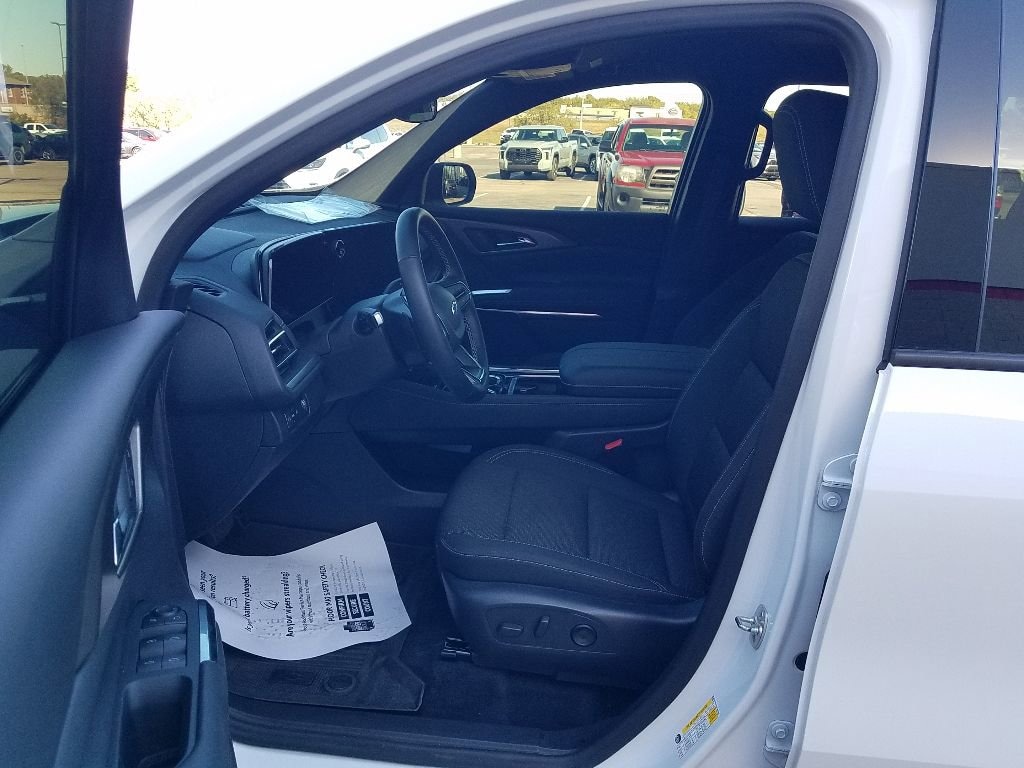 Used 2024 Chevrolet Traverse LT SUV