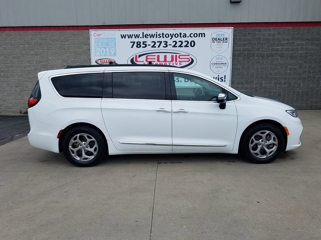 Used 2023 Chrysler Pacifica Limited with VIN 2C4RC1GG5PR516832 for sale in Topeka, KS