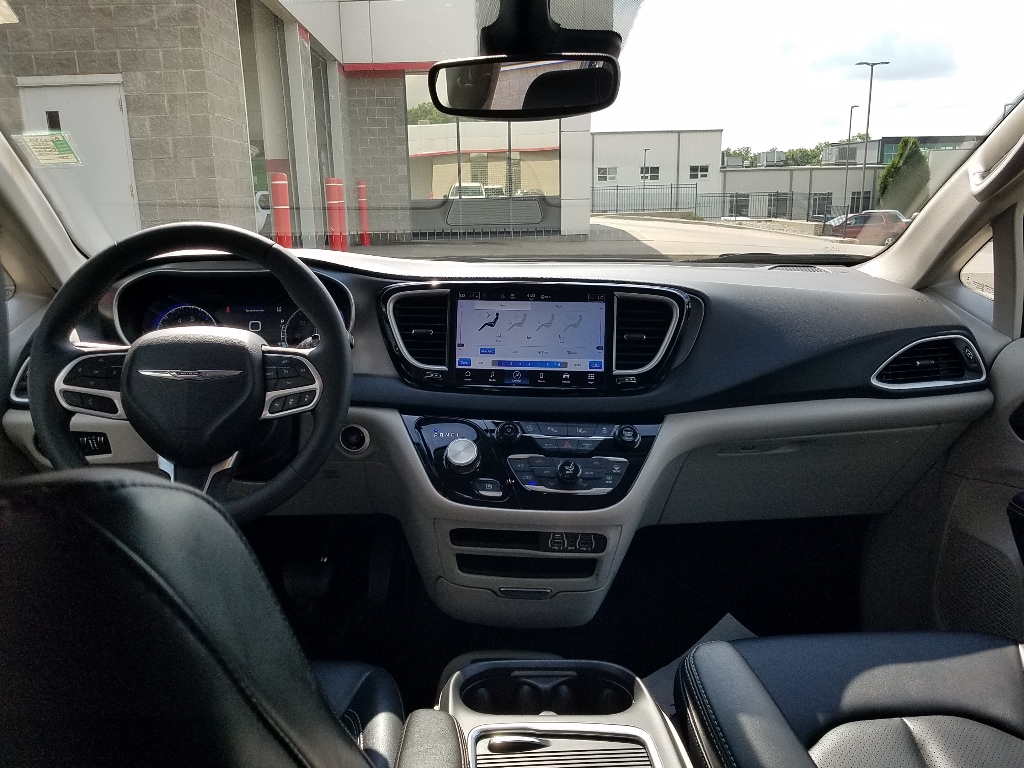 2024 Chrysler Pacifica Touring L - Photo 5