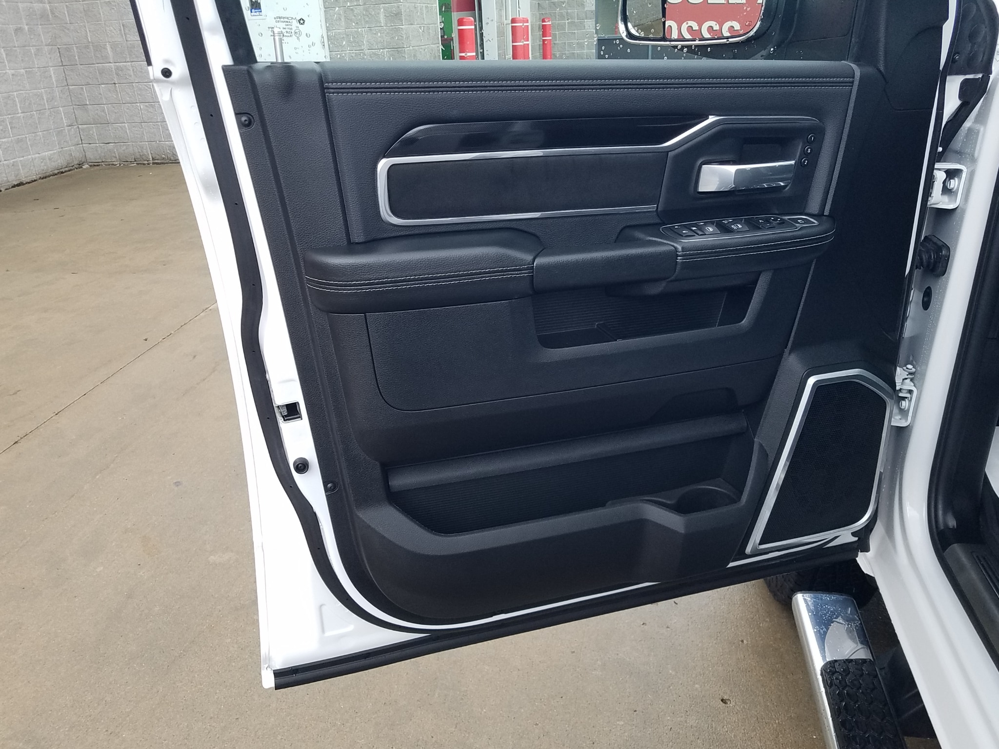 Used 2021 RAM Ram 3500 Pickup Laramie with VIN 3C63RRJLXMG514513 for sale in Kansas City