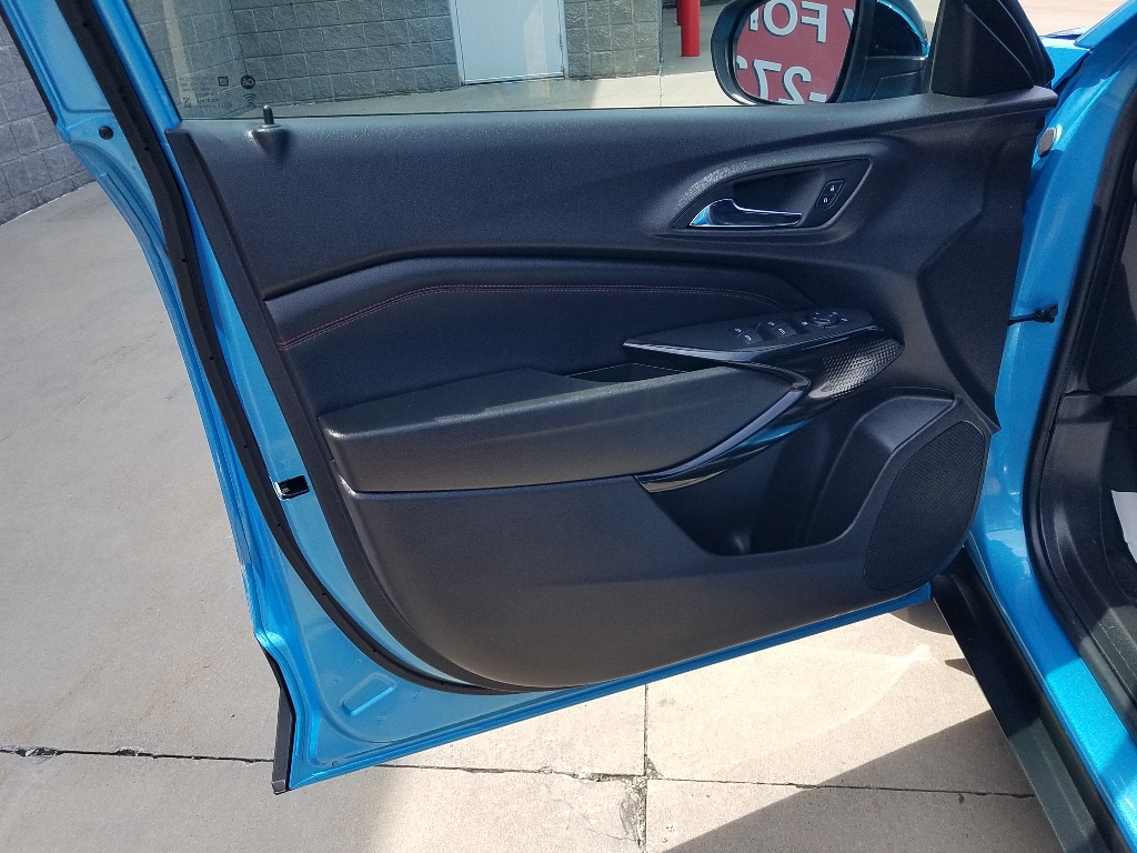 Used 2025 Chevrolet Trax RS with VIN KL77LJEP6SC142837 for sale in Kansas City