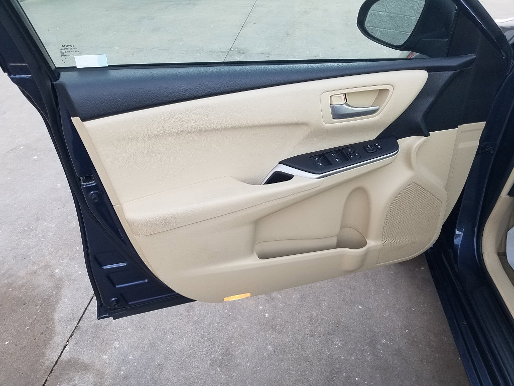 Used 2015 Toyota Camry LE with VIN 4T4BF1FK2FR447339 for sale in Kansas City