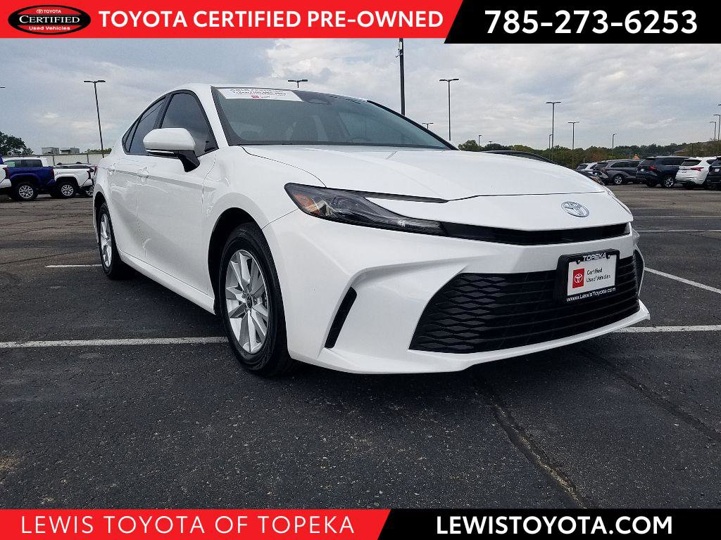 2025 Toyota Camry LE's photo
