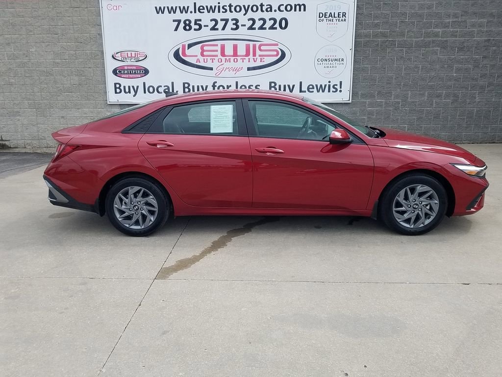 Used 2024 Hyundai Elantra SEL with VIN KMHLM4DG4RU794275 for sale in Kansas City