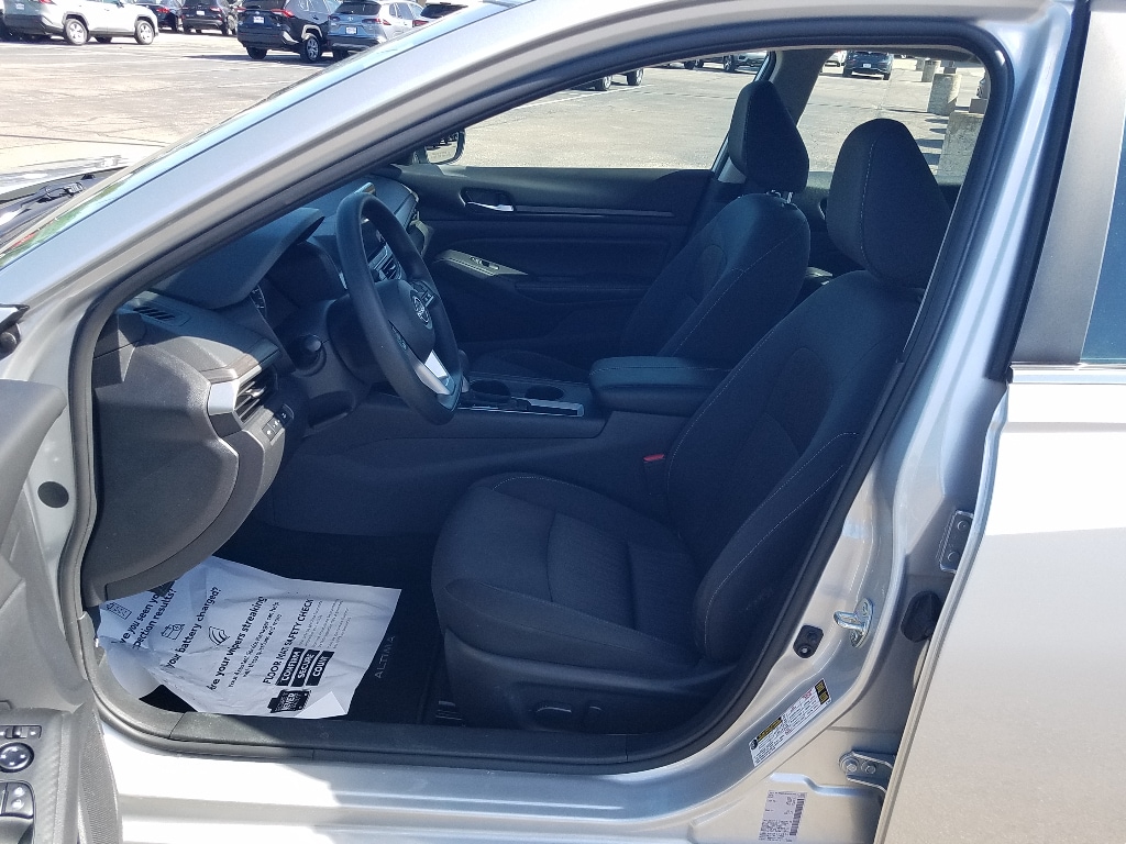 Used 2025 Nissan Altima SV with VIN 1N4BL4DVXSN379176 for sale in Kansas City