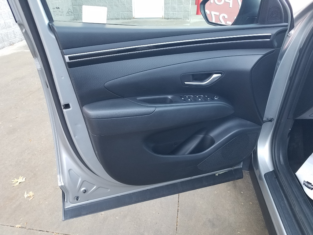 Used 2024 Hyundai Tucson SEL with VIN 5NMJBCDE9RH386159 for sale in Kansas City