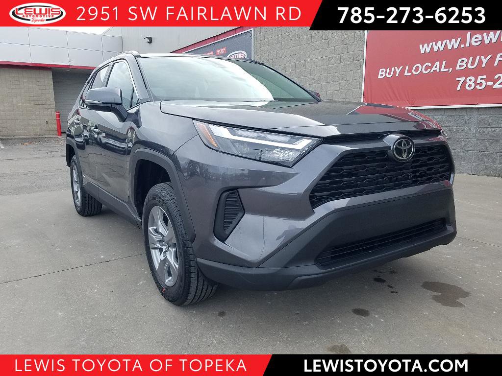 2025 Toyota RAV4 XLE's photo